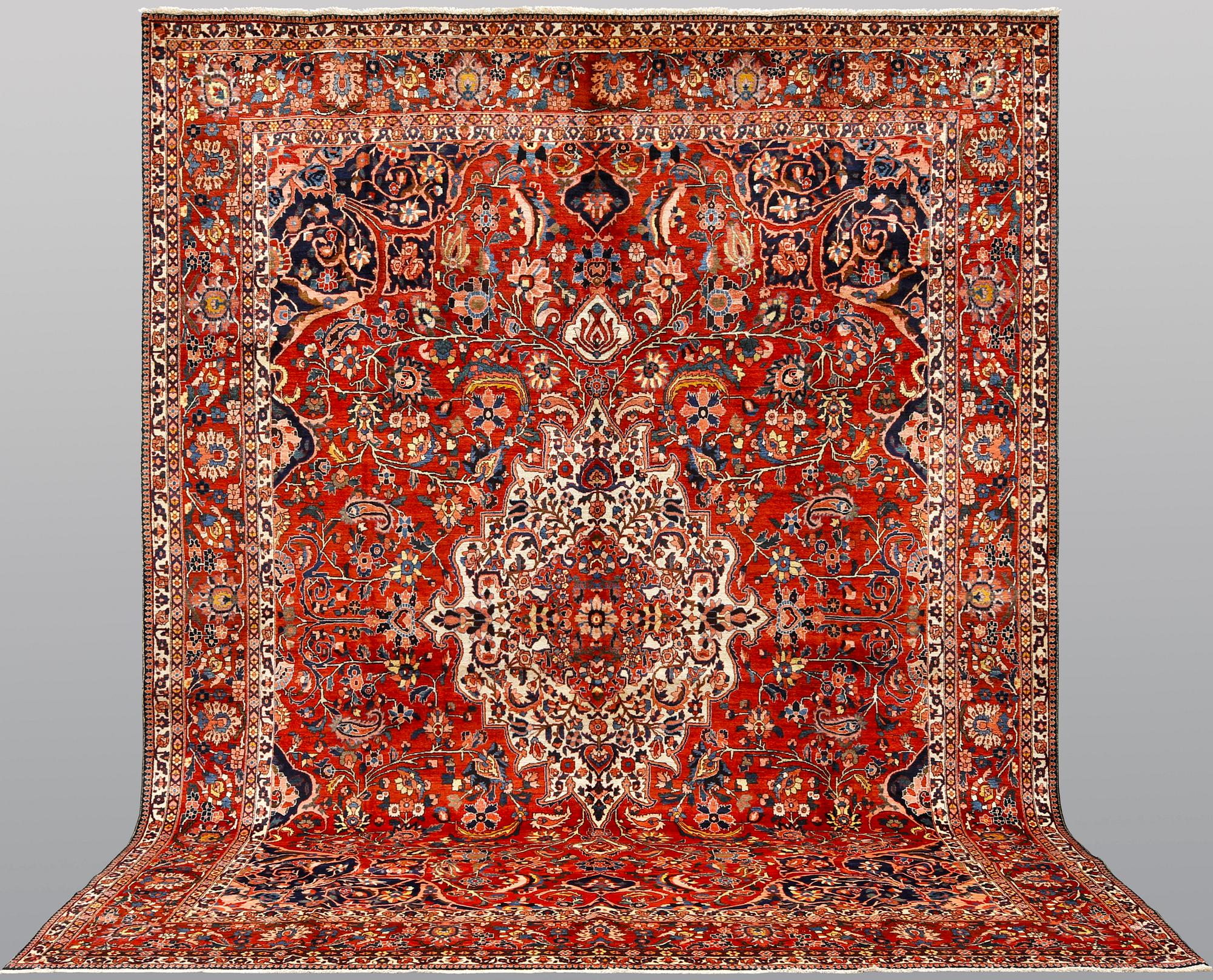 A Bakhtiari carpet, ca 420 x 320 cm.