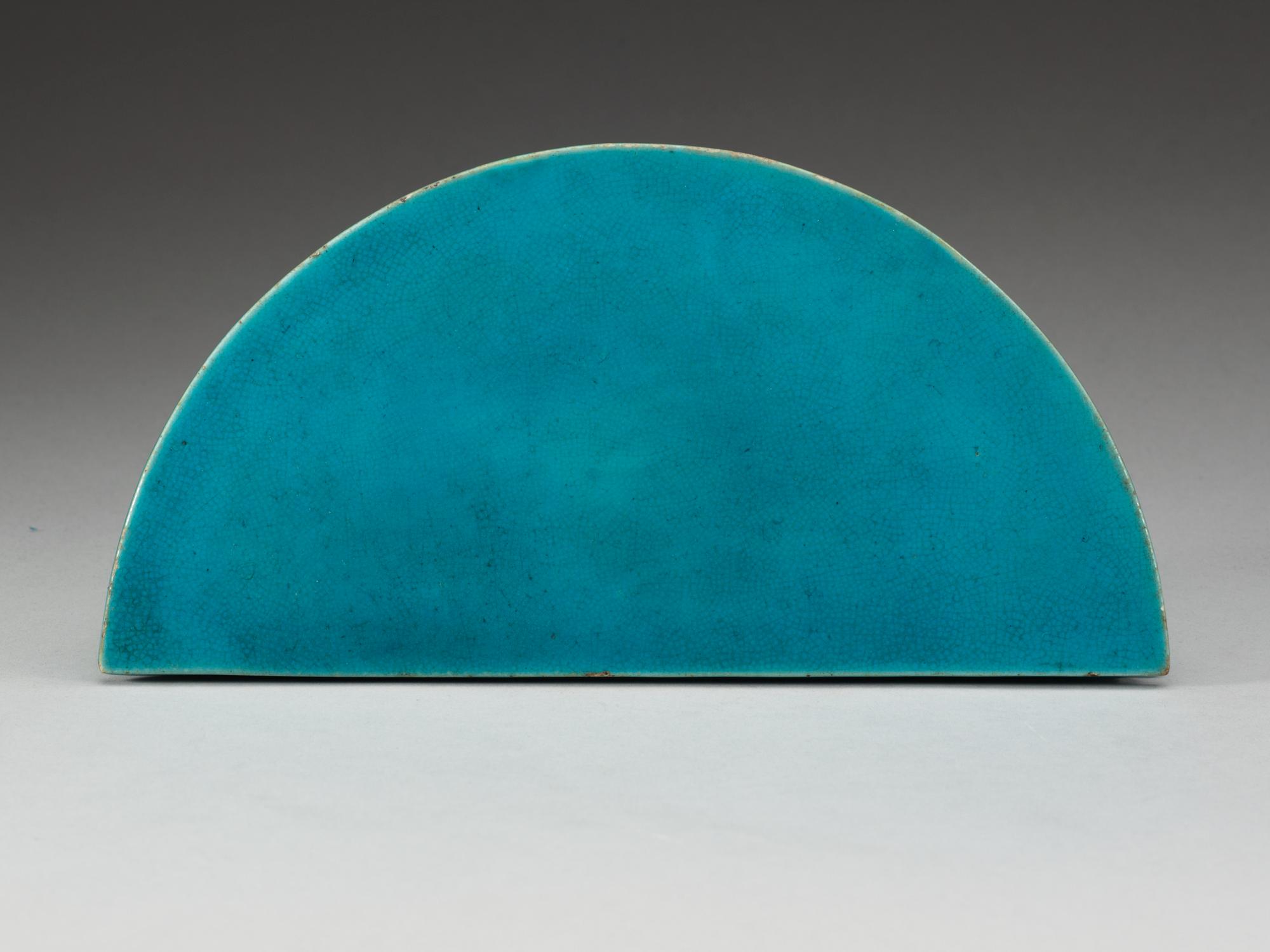 A turquoise glazed half moon shaped stand, Qing dynasty, Kangxi (1662-1722).