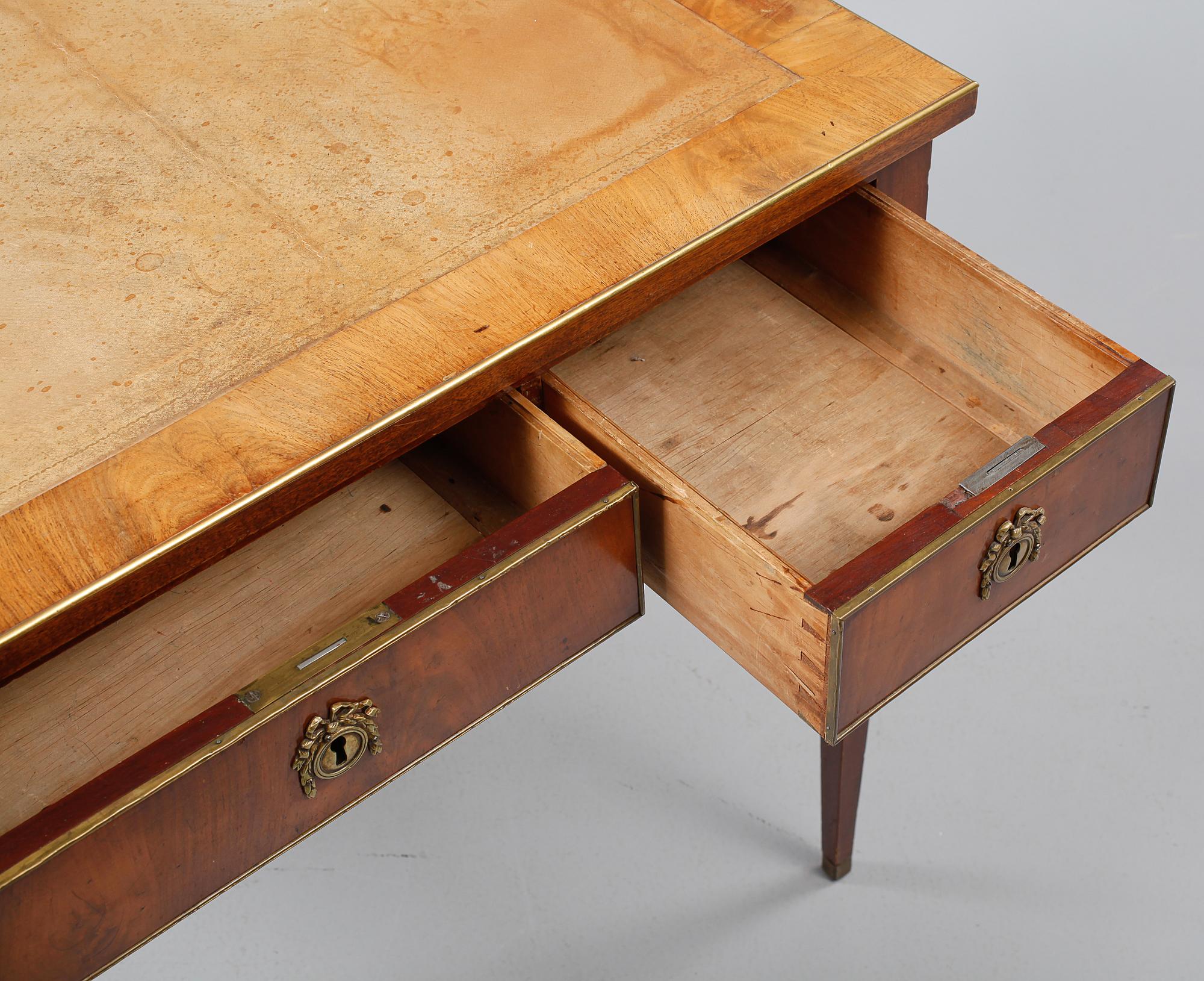 SKRIVBORD, sengustaviansk stil, omkring år 1900.