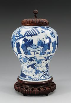 A blue and white jar, Qing dynasty, Kangxi (1662-1722).