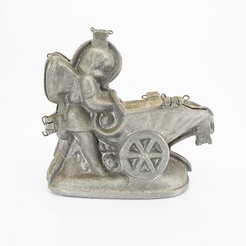 A set of four pewter icecream moulds around 1900.
