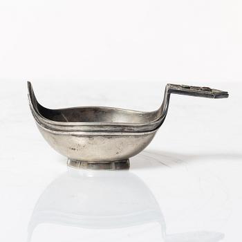 A Russian silver kovsh, mark of Alexander Benediktowitsch Ljubawin, St Petersburg 1896-1908.