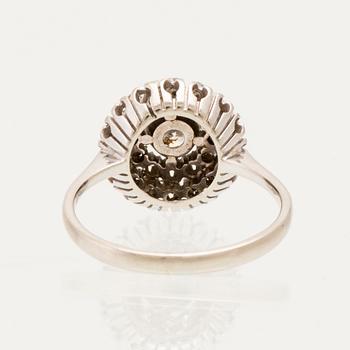 Ring in 18K white gold with round brilliant cut and single cut diamonds.