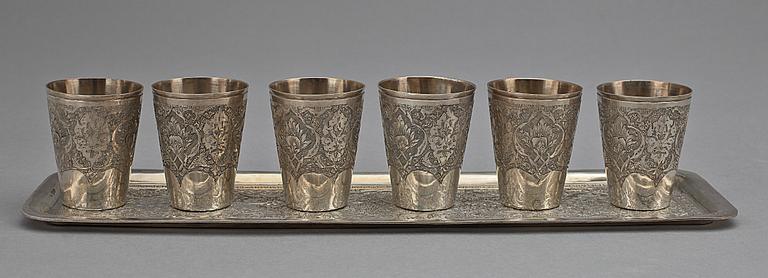 VODKABÄGARE, 6 st, silver. Sovjetryssland/Iran 1900-tal. Vikt 184 gr.