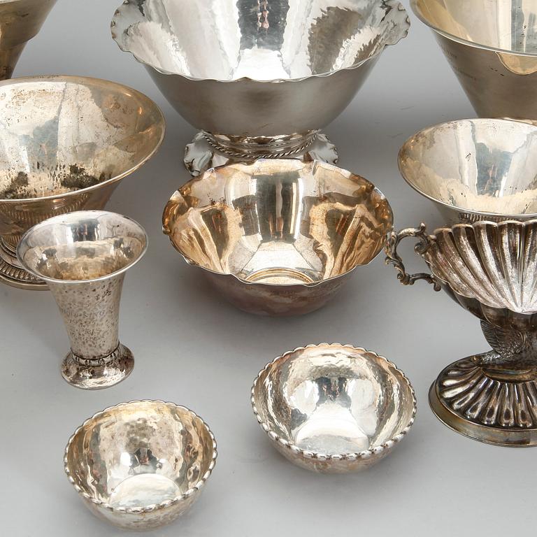 PARTI SKÅLAR OCH BÄGARE, 13 delar, silver, bland annat CG Hallberg, Stockholm, 1933. Vikt ca 1737g.