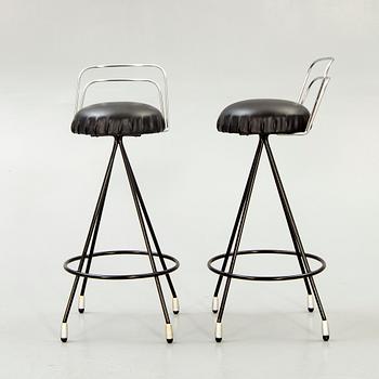 Bar counter and 4 bar stools, mid 1900s.