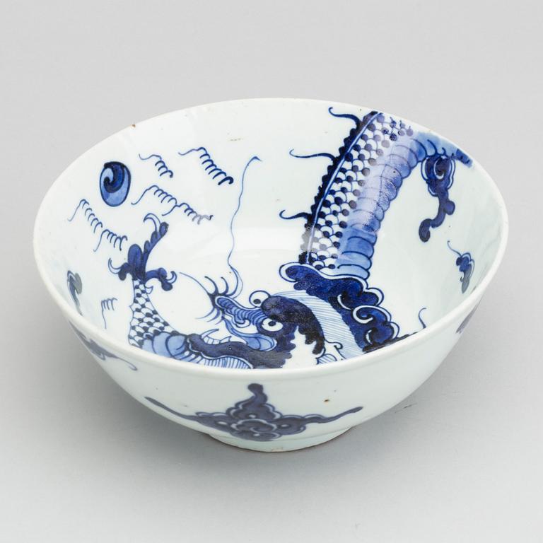 A Chinese blue and white porcelain bowl, 18th century.