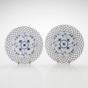 A set of six 'Musselmalet' porcelain pieces, Royal Copenhagen, Denmark.