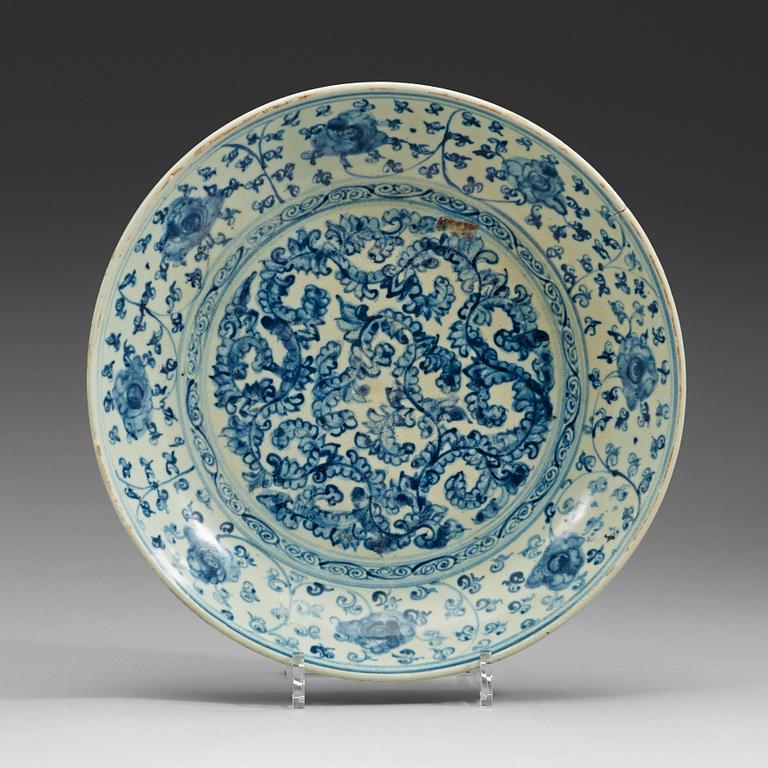 A blue and white dish, Ming dynasty (1368-1644).