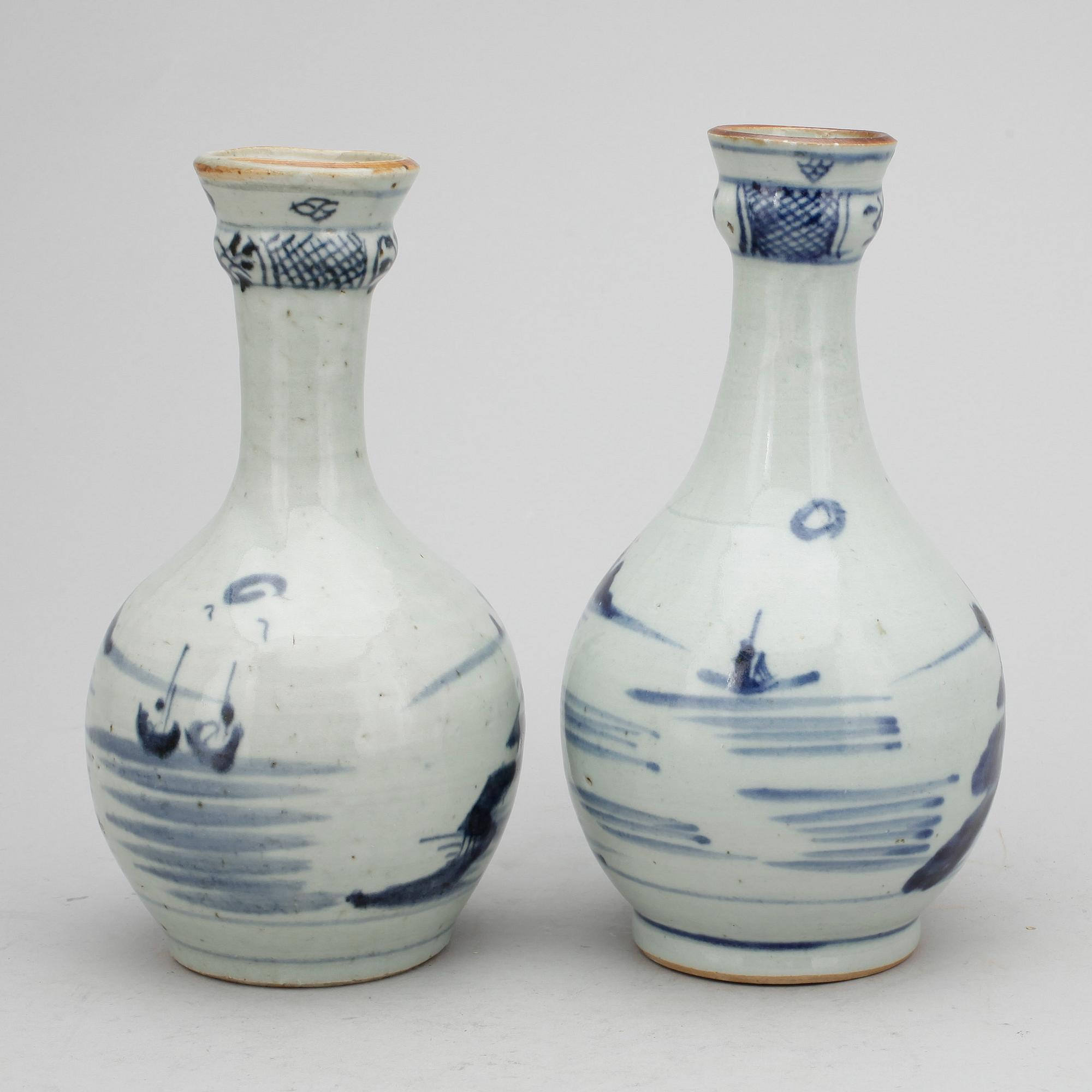 FLASKOR, 2 st, porslin, Kina, 1800-tal.