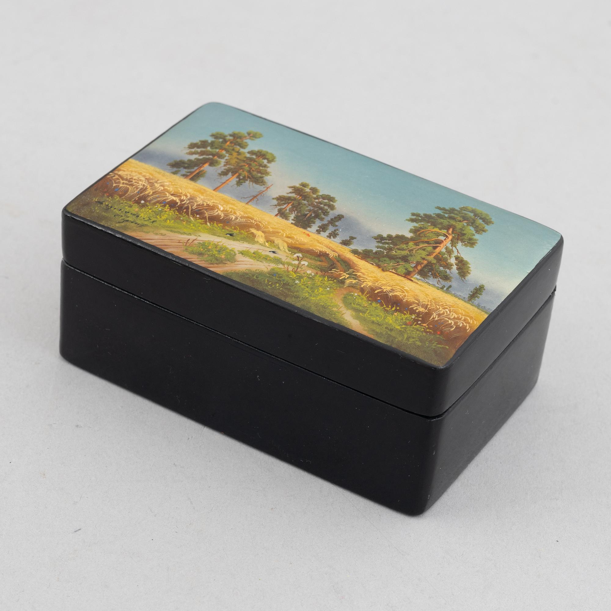 Three lacquer-ware boxes, Russia, 19th/20th century.