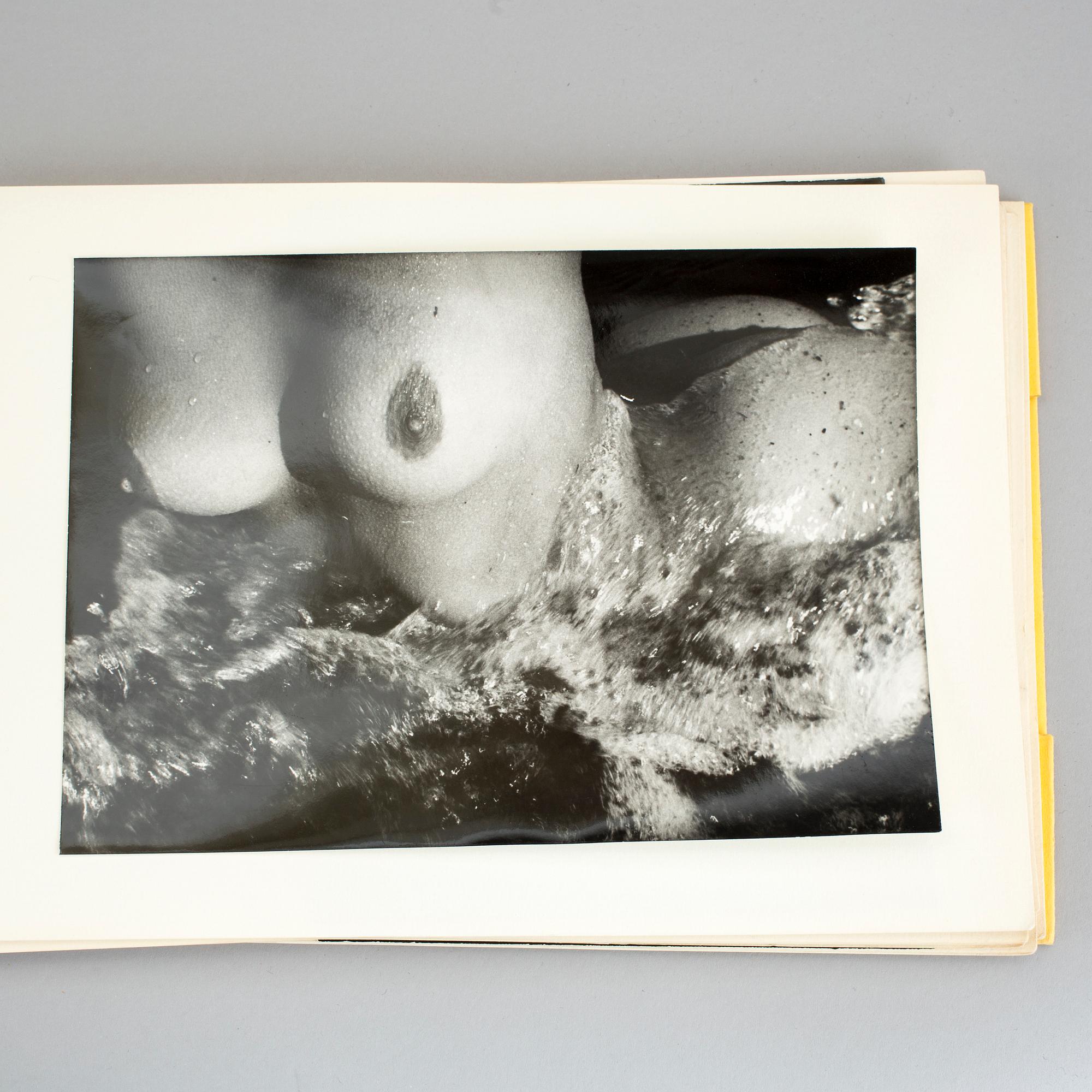 LUCIEN CLERGUE, album med 11 gelatinsilverfotografier, vintage. Numrerad 192, upplaga 250.