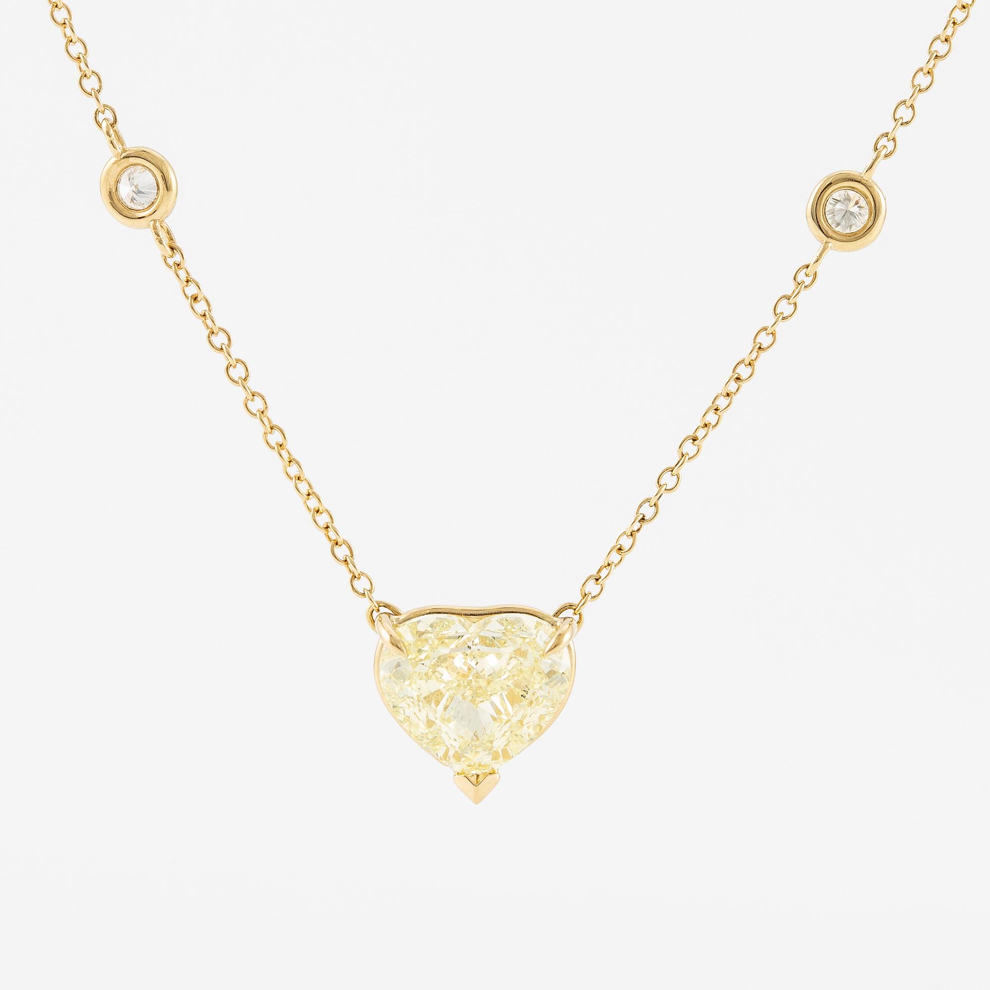 A necklace in 18K gold with a heart-shaped yellow brilliant-cut diamond 4.00 ct Fancy Yellow si1.