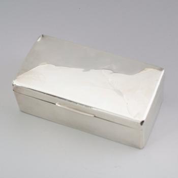 CIGARETTSKRIN, silver, London 1924. Vikt med inredning ca 569 gram.