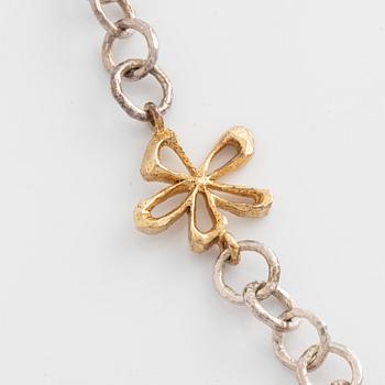 Sandberg, collier, silver med blomma i 18K guld.