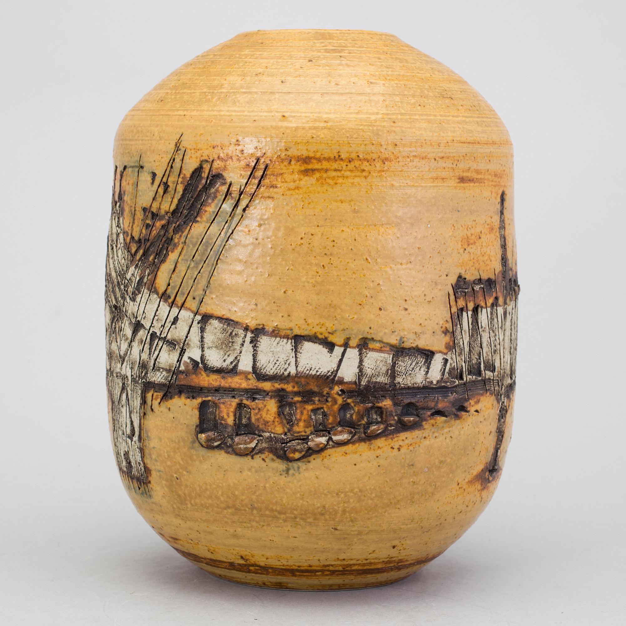 LISA LARSON,