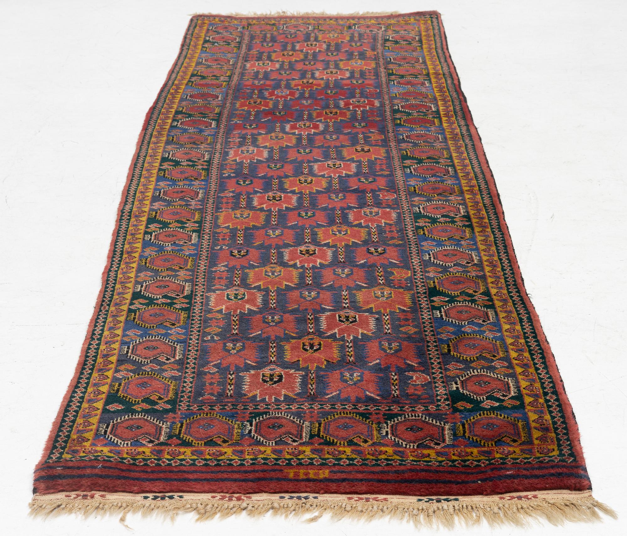 A runner carpet, Beshir, approx. 287 x 84 cm.