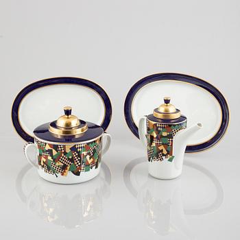 Heikki Orvola, a 135 piece porcelain service, "Festivo", Arabia/Rörstrand, 1980's.