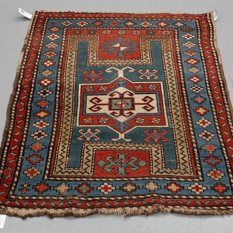 A RUG, an antique Caucasian, ca 135,5 x 93,5 cm.