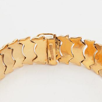 18K gold bracelet.