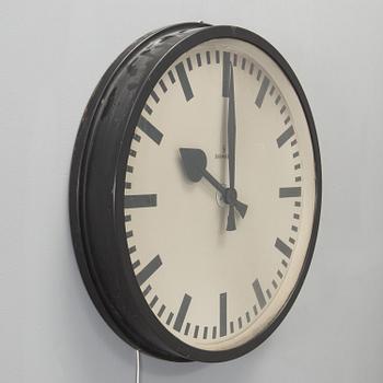 a Siemens "ANU 39" wall clock from the first half of the 20th century.