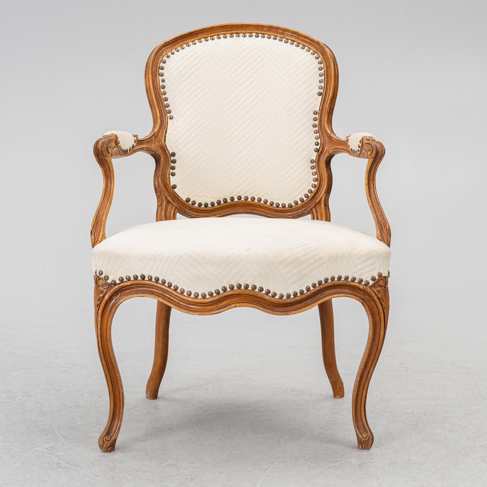 A French Louis XV oåpen back armchair, mid 18th century.