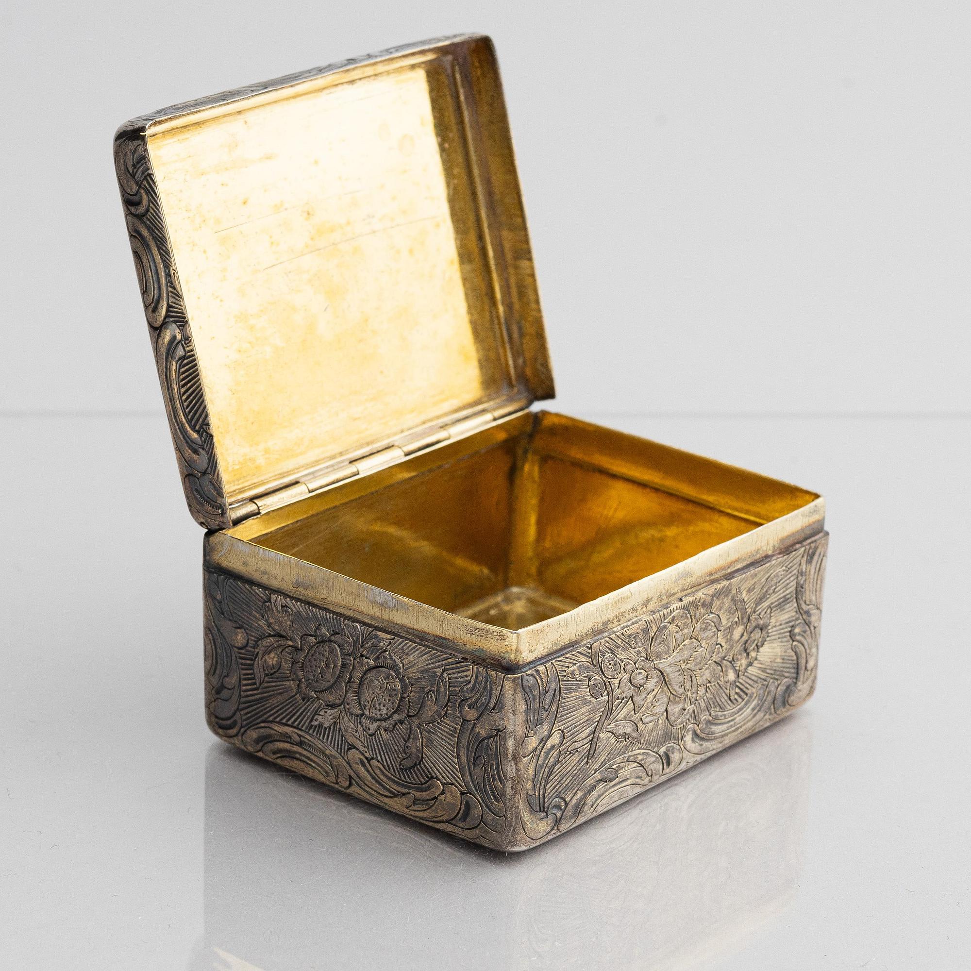 Arvid Floberg, dosa, delvis förgyllt silver, Stockholm 1768. Rokoko.