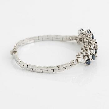 Armband, vitguld, med briljantslipade diamanter och droppformade safirer.
