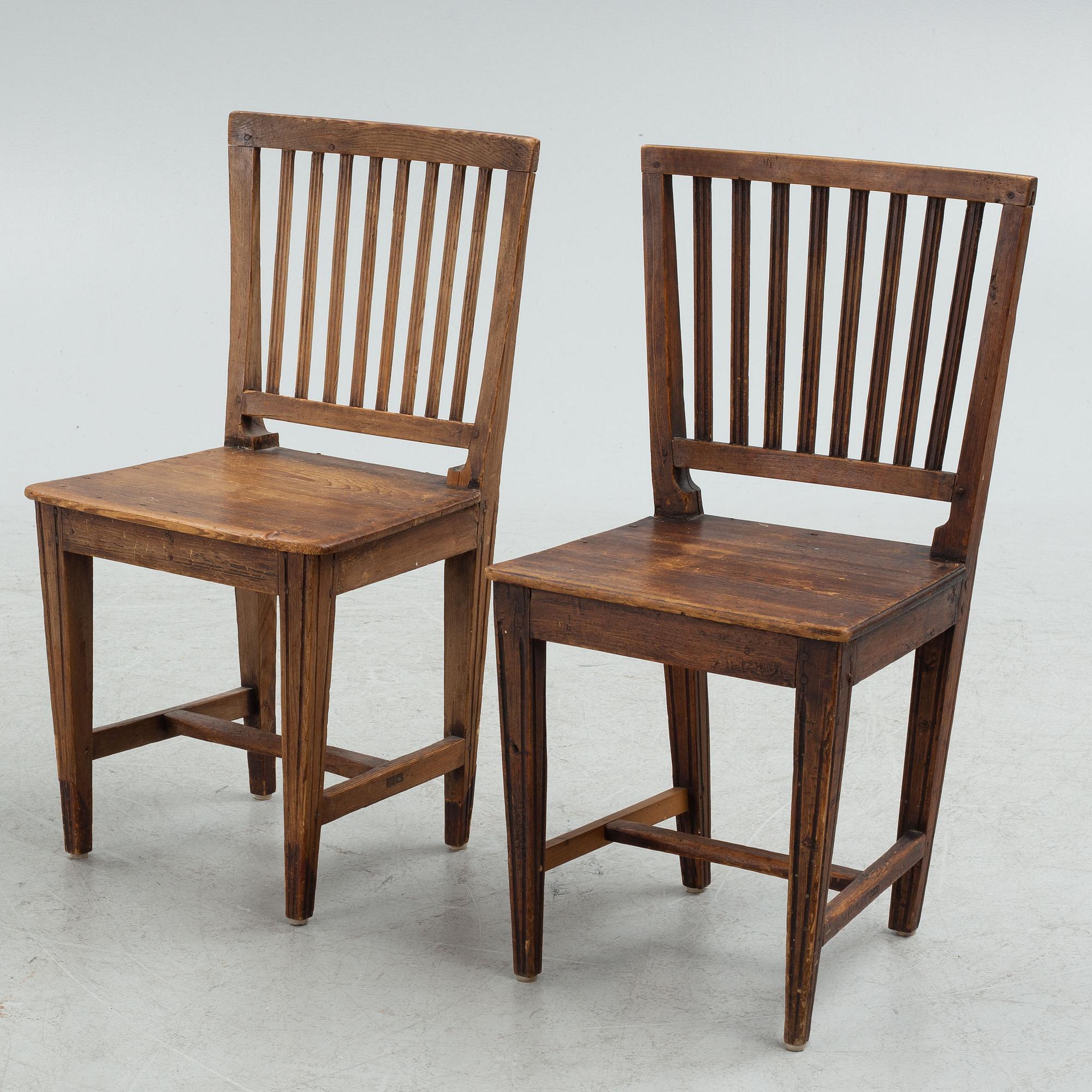 Matgrupp, allmoge, bockbord & åtta snarlika stolar, 1800-tal.