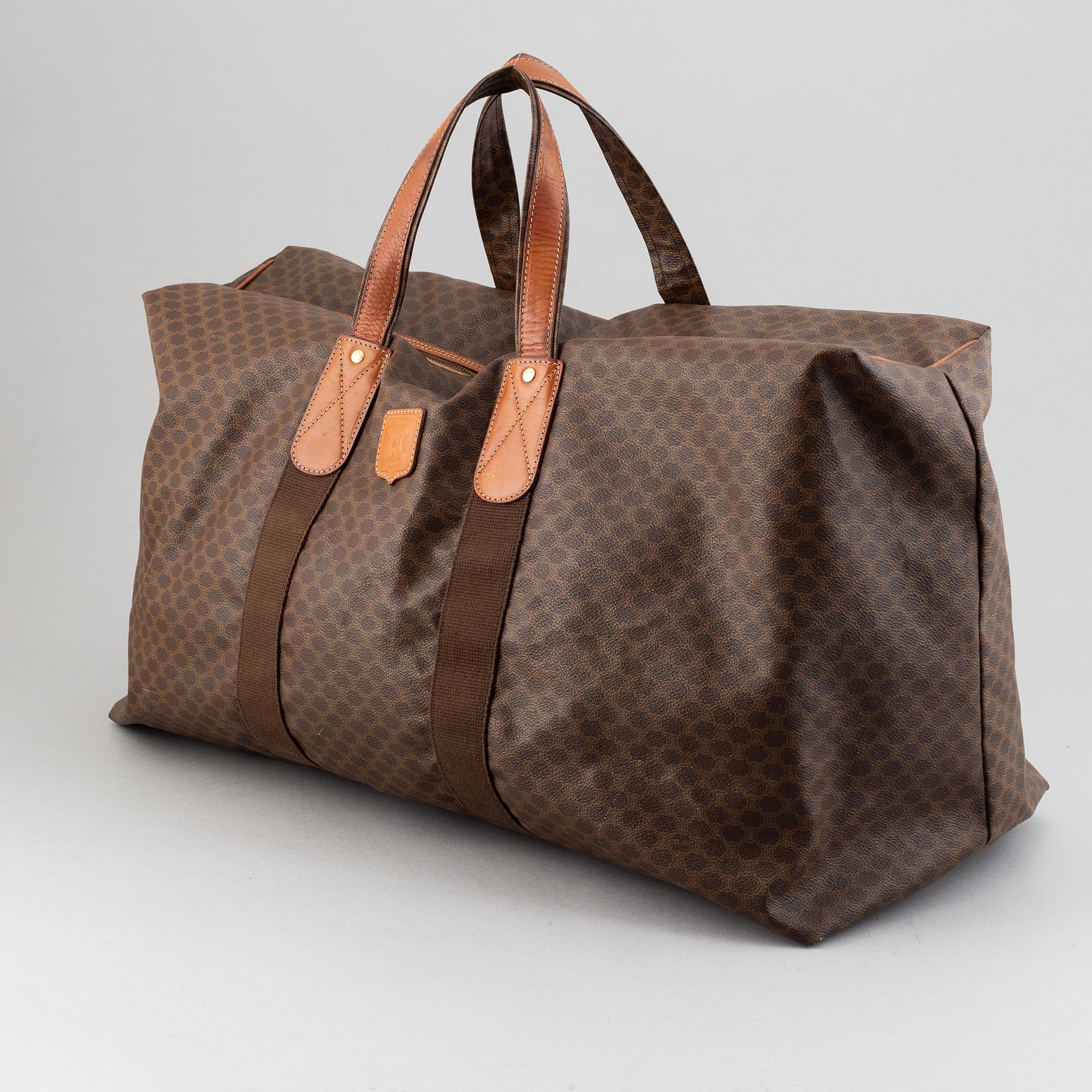Céline, a canvas weekendbag.