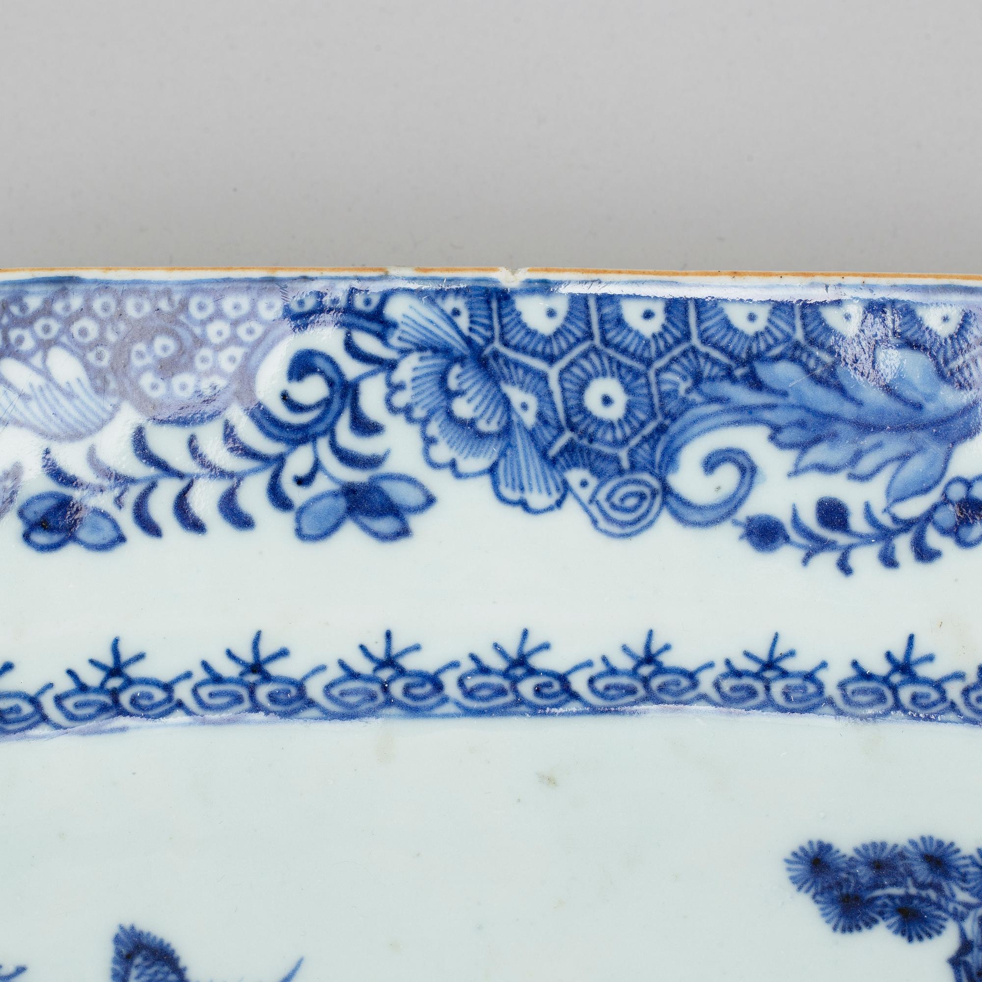 A Chinese porcelain serving dish, Qianlong (1736-95).