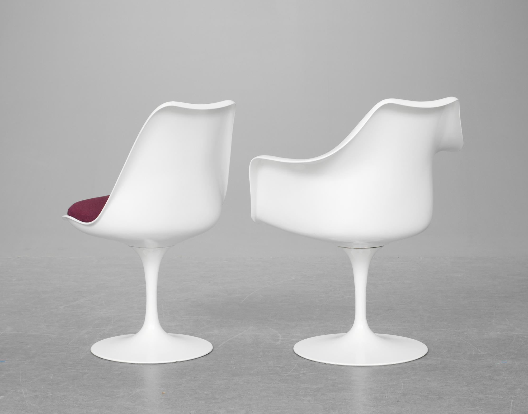 EERO SAARINEN, 4 stolar samt 1 karmstol "Tulip", Knoll International.
