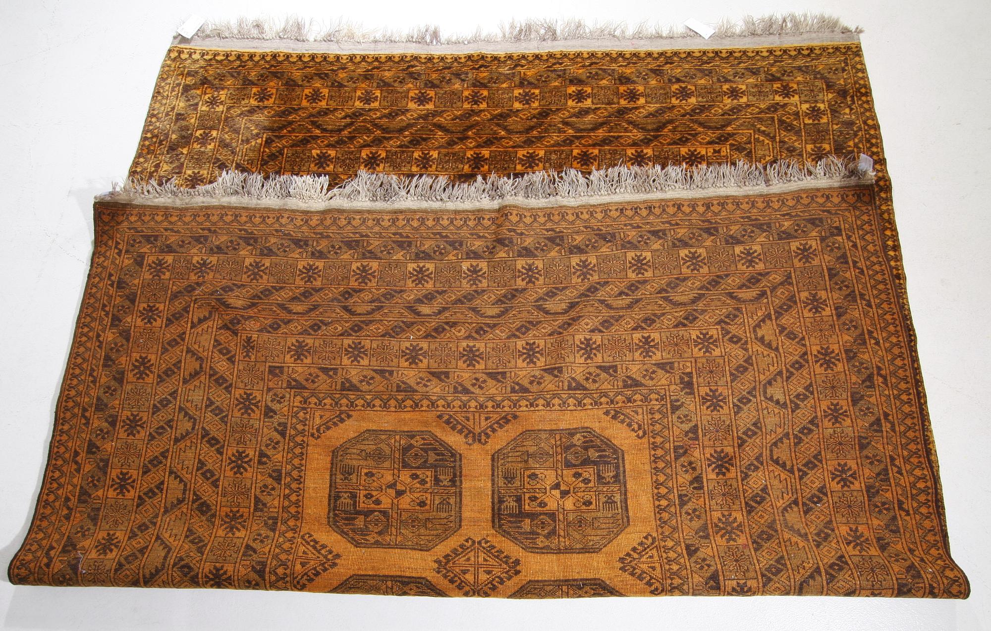 MATTA. Orientalisk. Ca 281 x 220.