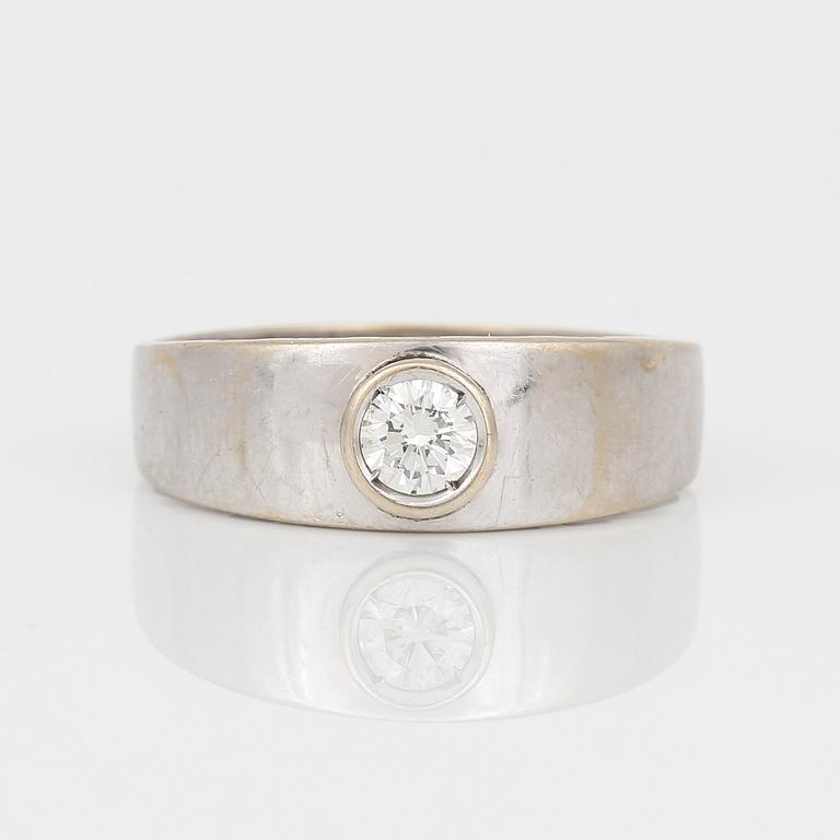 RING, 18K vitguld med briljantslipad diamant, 0,48 ct. Total vikt ca 6,43 g.
