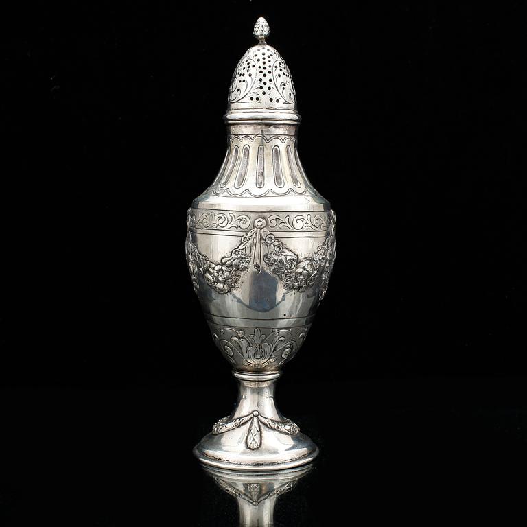 SOCKERRUSKA, silver, Louis XVI-stil, svenska importstämplar. 1900-tal. Vikt ca 239 gram.