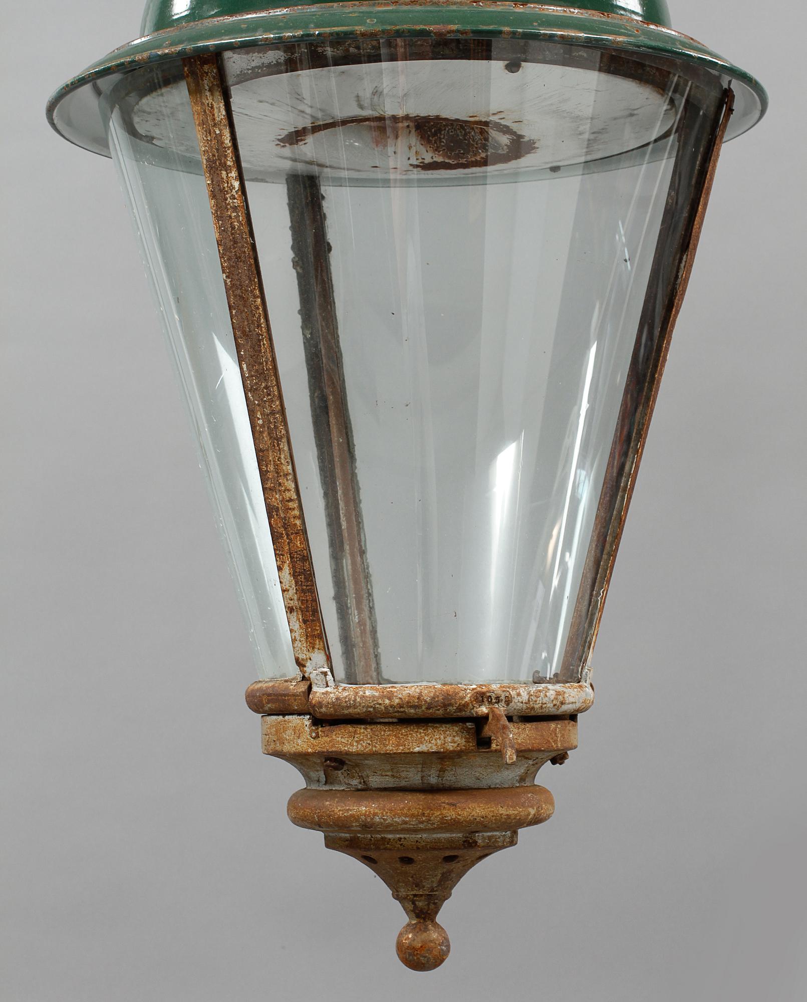 LYKTA, 1900-tal. Höjd ca 105 cm.