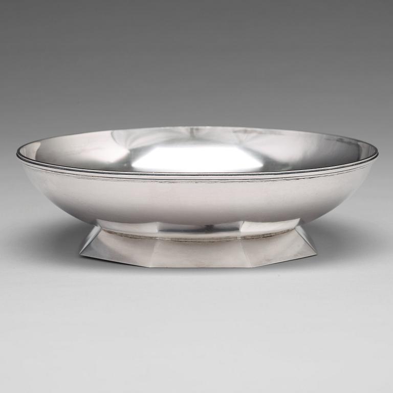 Wiwen Nilsson, a sterling bowl "The King's bowl" (Kungaskålen), Lund Sweden 1971.