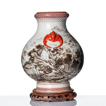 Urna, porslin. Kina, Republik, 1900-tal.