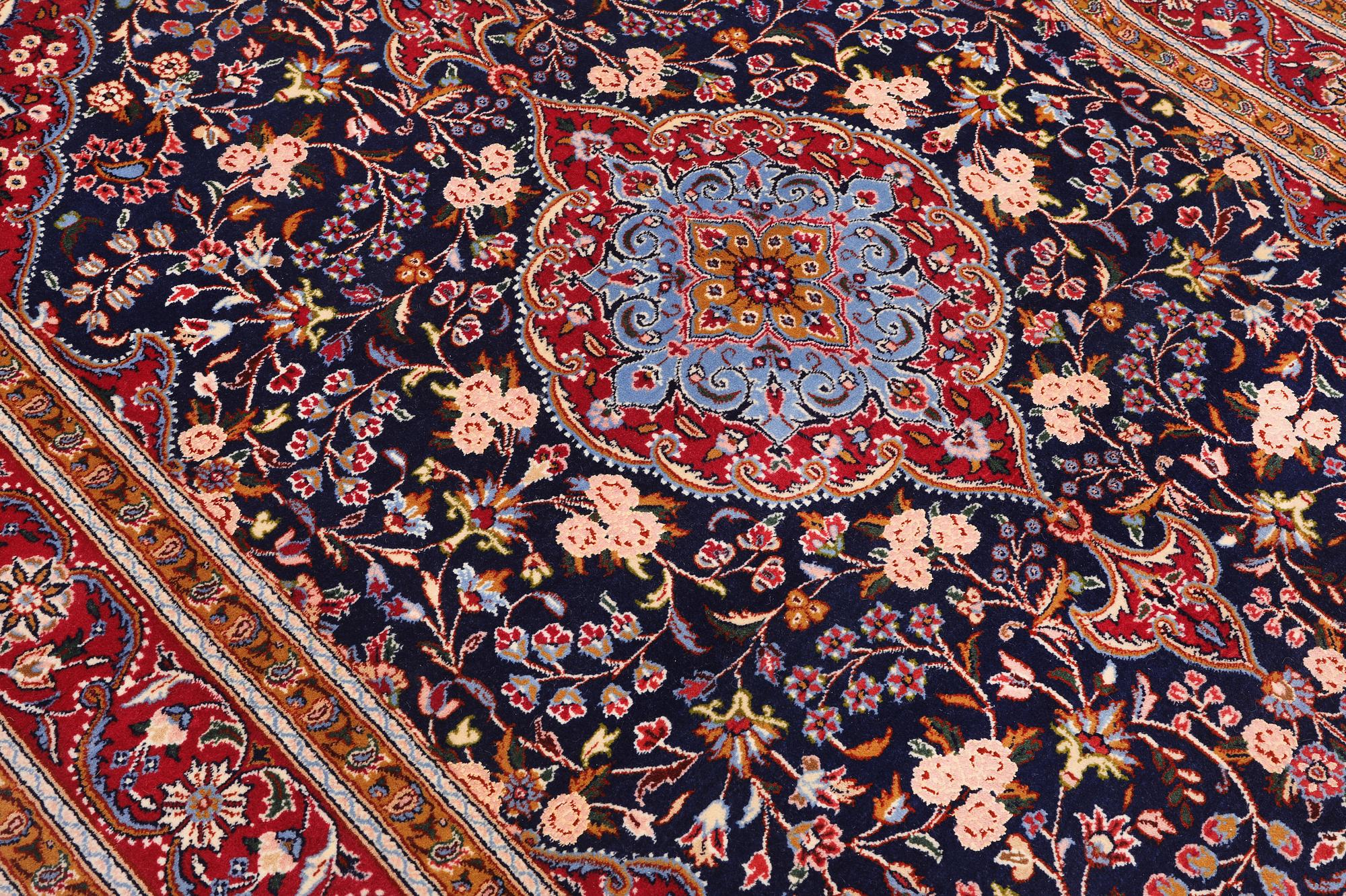 A Saruk carpet, 205 x 152 cm.