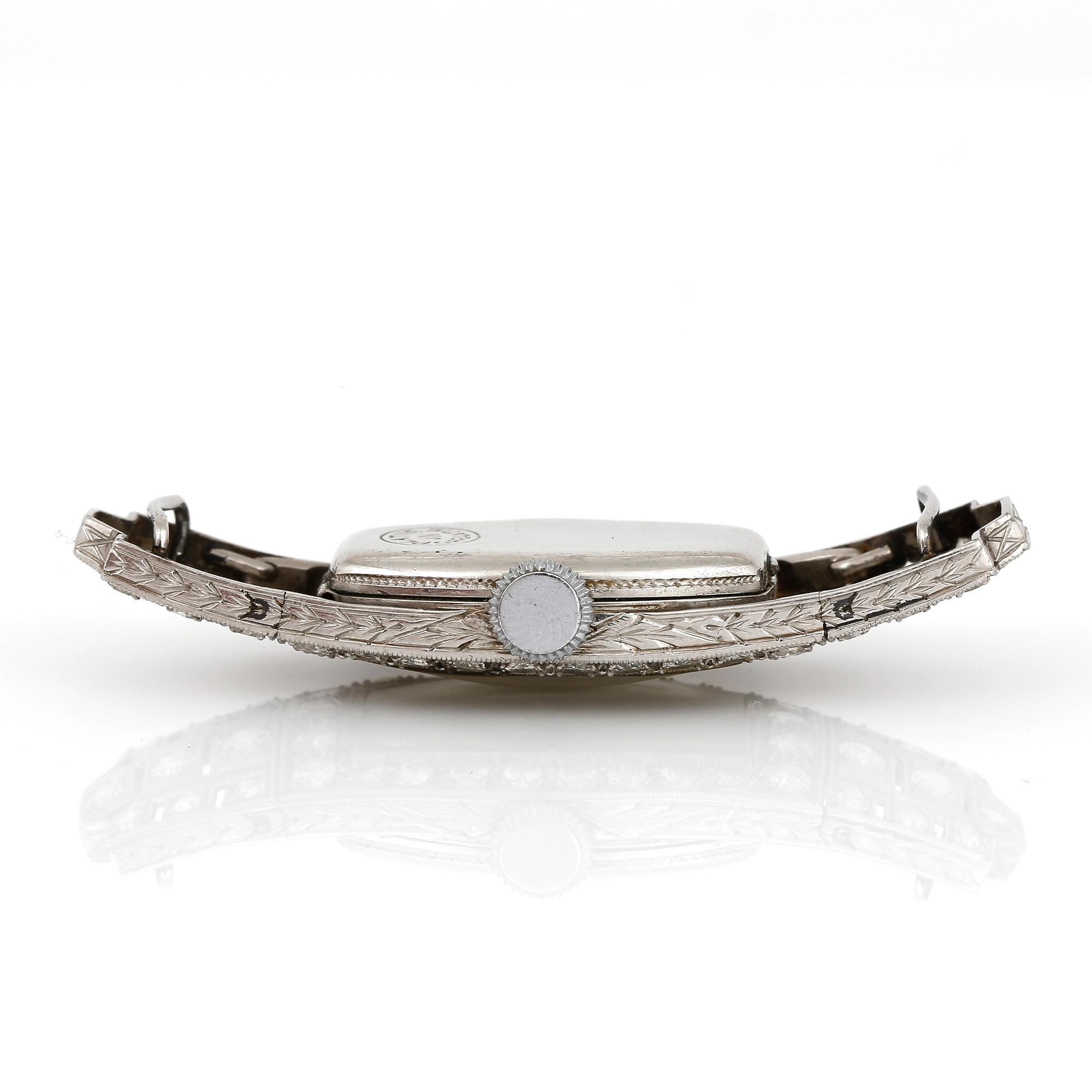 ARMBANDSUR, dam, platina med små diamanter, tot ca 1,08 ct.