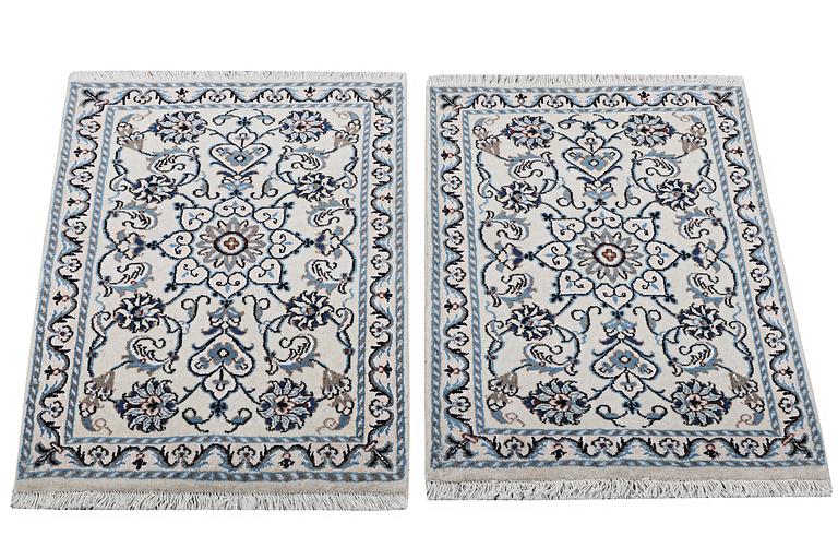Mattor, ett par, Nain, part silk, ca. 90 x 60 cm  & ca. 87 x 62 cm.