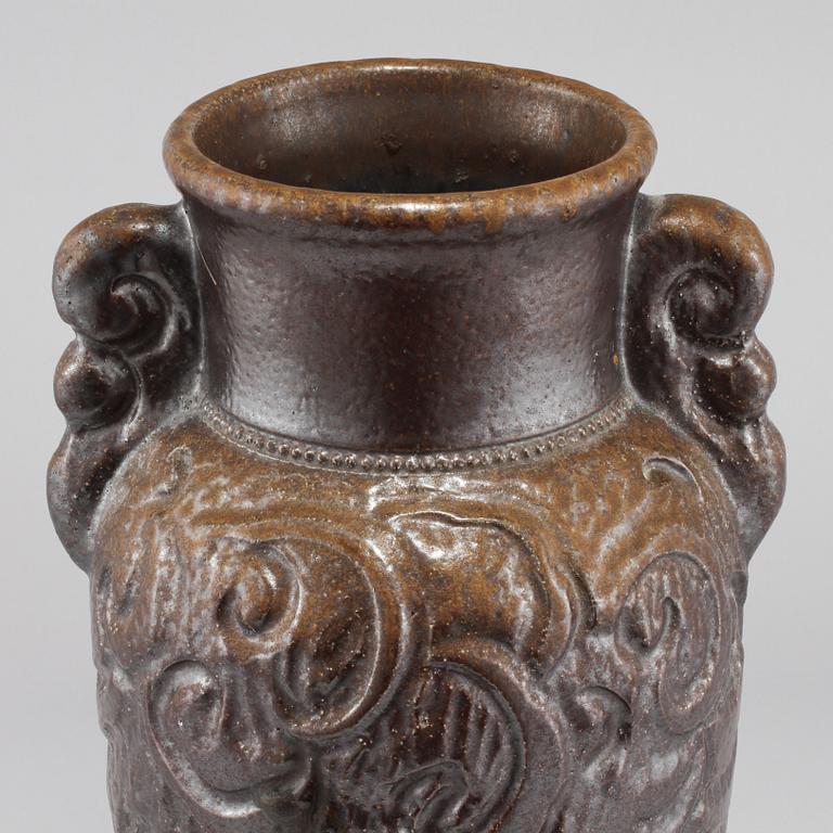 HÄNKELURNA, saltglaserat stengods, Höganäs, 1932.