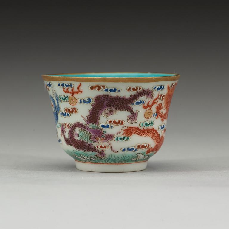 A famille rose dragon cup, Qing dynasty 19th century. With Daoguangs seal mark.