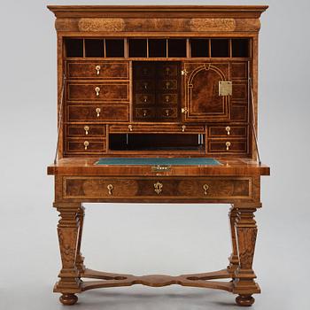 A English William and Mary (Baroque) secretaire.