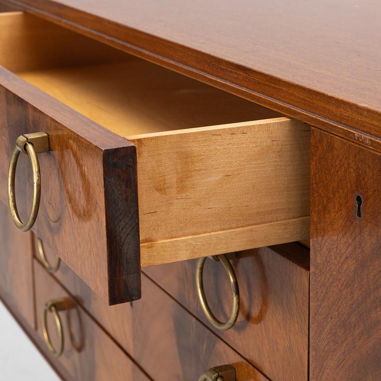 Bertil Fridhagen, sideboard, "Edvard", Svenska Möbelfabrikerna, Bodafors, omkring 1900-talets mitt.