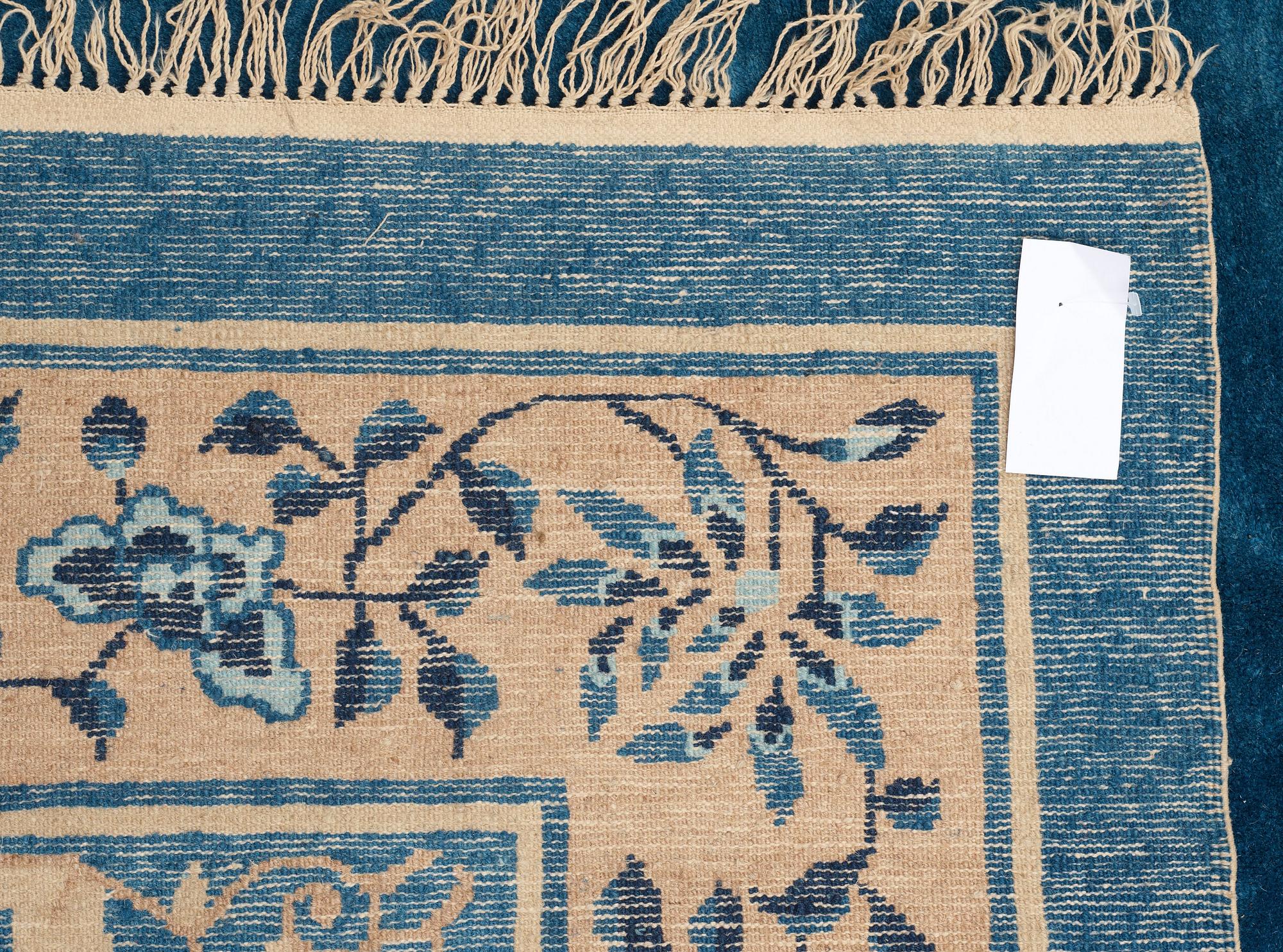SEMI-ANTIQUE CHINESE, probably Beijing. 351,5 x 276 cm.