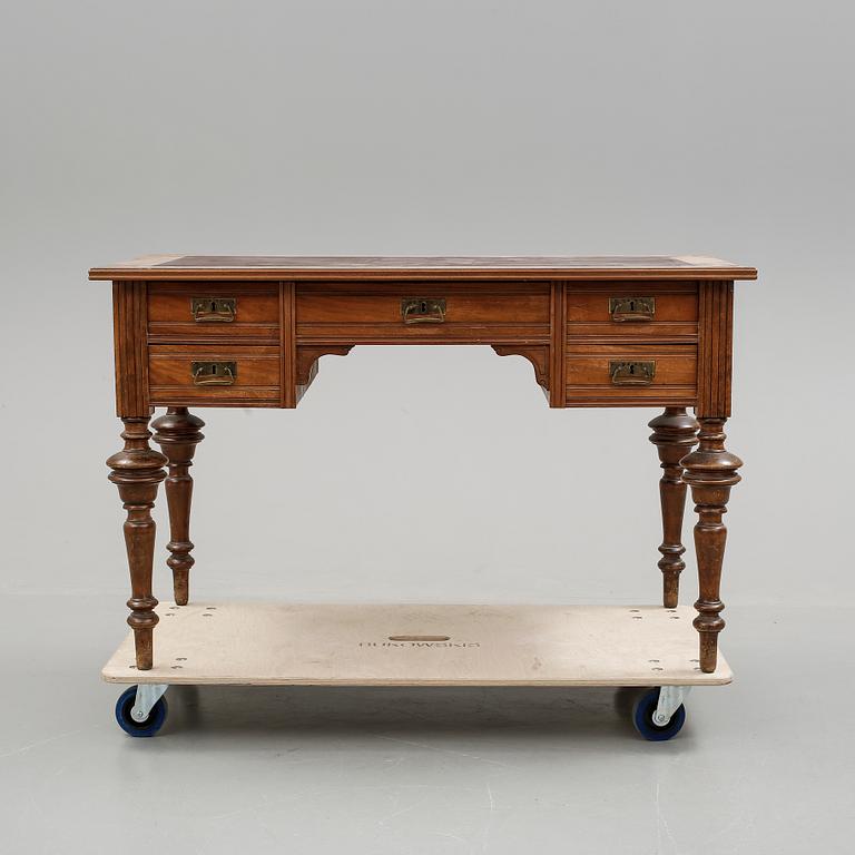 SKRIVBORD, Nyrenässans, sent 1800-tal.