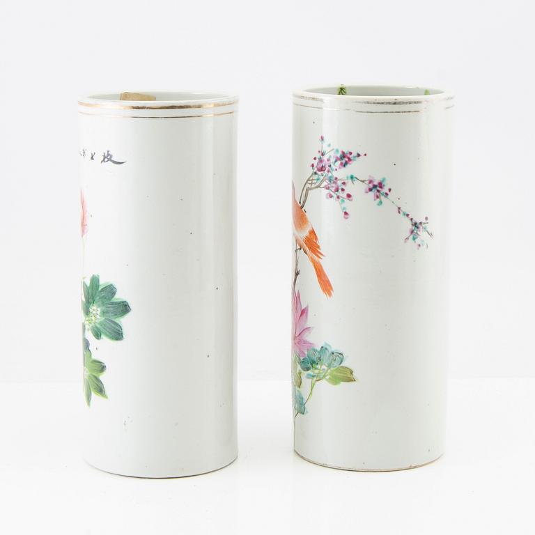 A set of two Chinese vases, 20th century.
