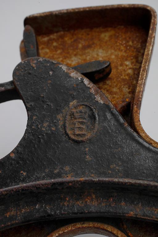 PARAPLYSTÄLL, gjutjärn och vitmetall, omkring år 1900.