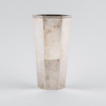 A Wiwen Nilsson sterling hexagonal vase, Lund 1947.
